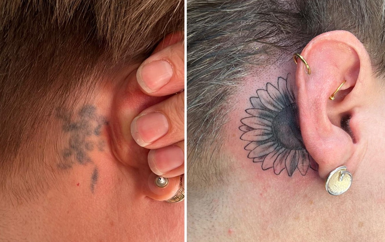 Photo d'un tatouage floral derrière l'oreille en recouvrement d'un ancien tatouage